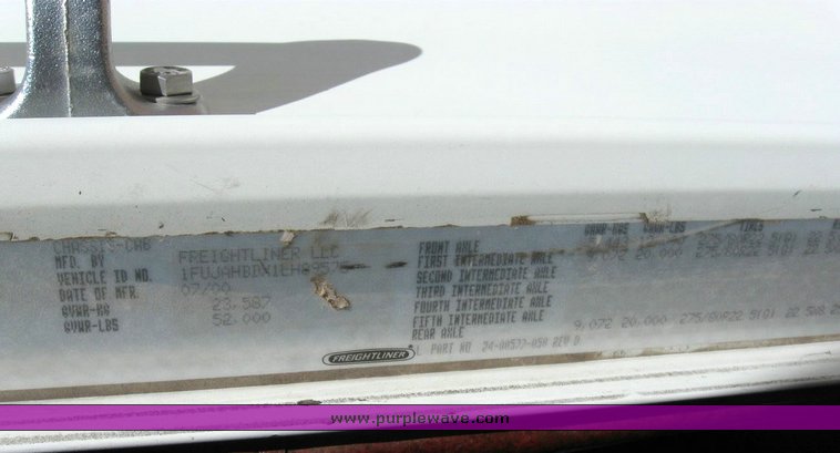 image for item 6786 2001 Freightliner FDL 120 semi truck