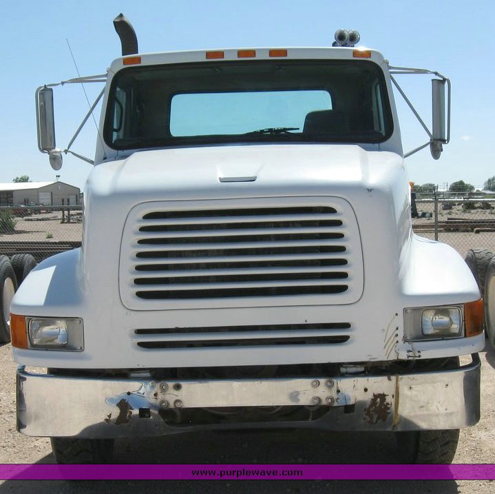 image for item 6787 1991 International 8200 semi truck