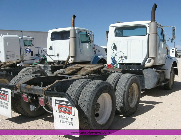 image for item 6787 1991 International 8200 semi truck