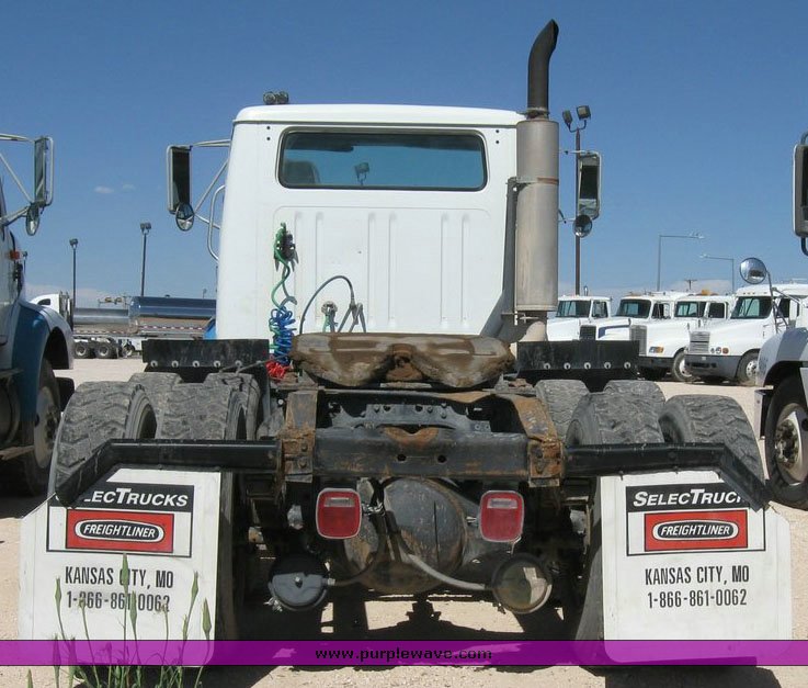 image for item 6787 1991 International 8200 semi truck