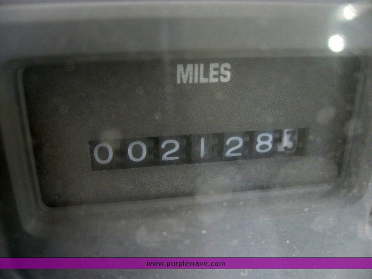 image for item 6787 1991 International 8200 semi truck