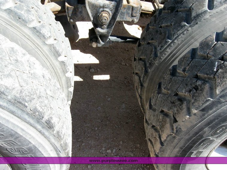 image for item 6787 1991 International 8200 semi truck