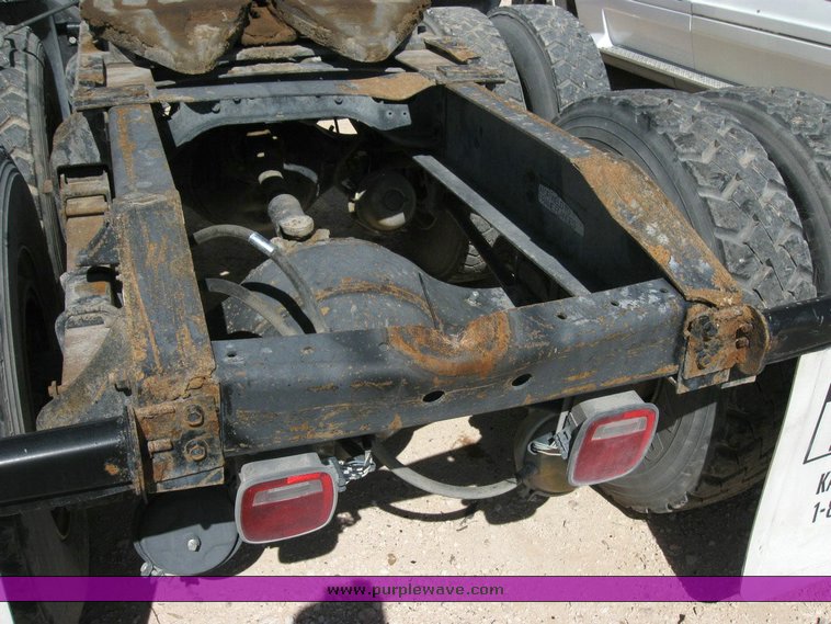 image for item 6787 1991 International 8200 semi truck