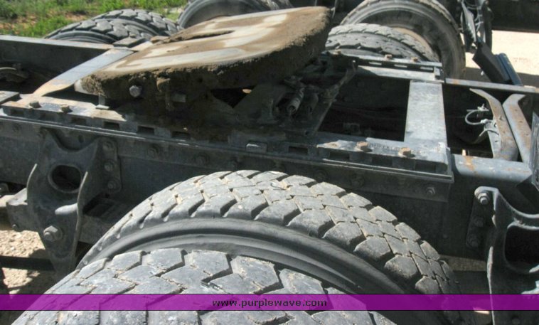 image for item 6787 1991 International 8200 semi truck