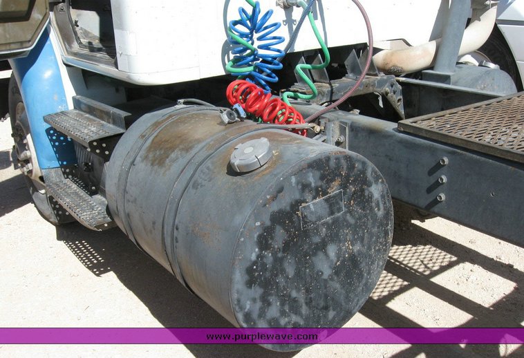 image for item 6787 1991 International 8200 semi truck