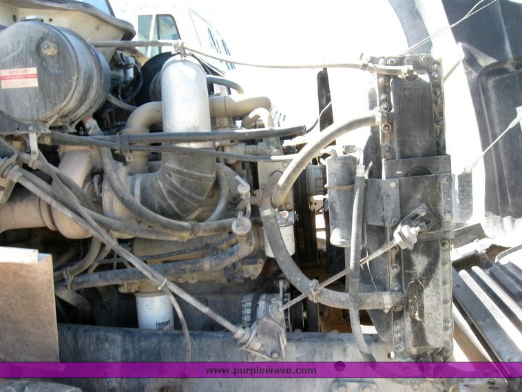 image for item 6787 1991 International 8200 semi truck