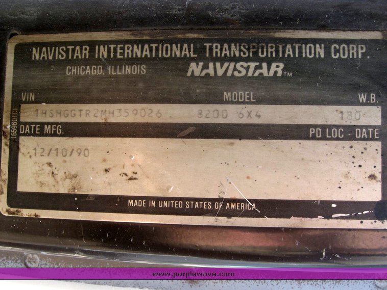 image for item 6787 1991 International 8200 semi truck