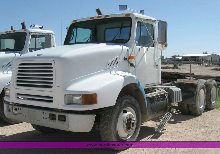 image for item 6788 1996 International 8200 semi truck