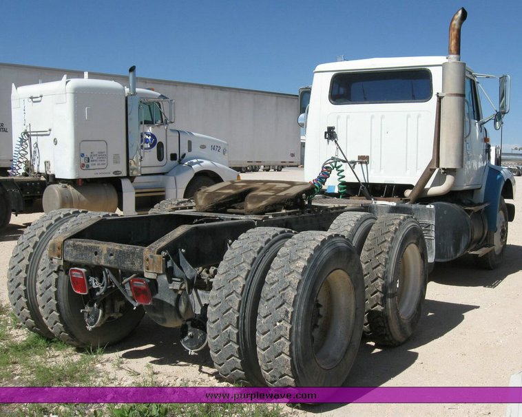 image for item 6788 1996 International 8200 semi truck
