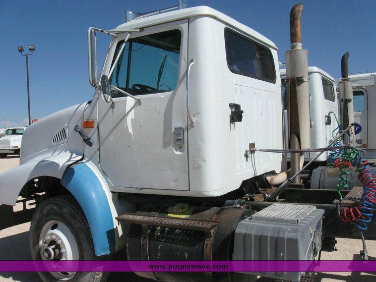 image for item 6788 1996 International 8200 semi truck