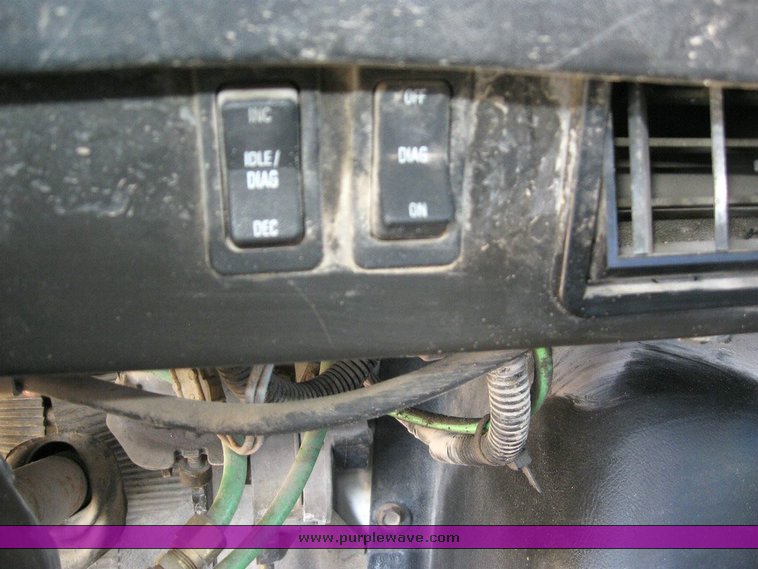 image for item 6788 1996 International 8200 semi truck