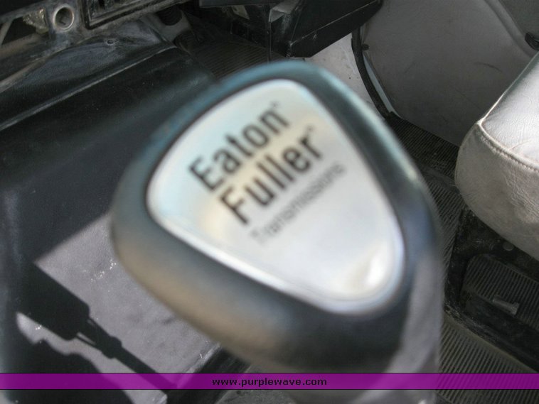 image for item 6788 1996 International 8200 semi truck