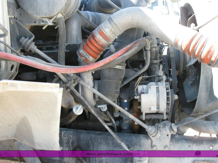 image for item 6788 1996 International 8200 semi truck