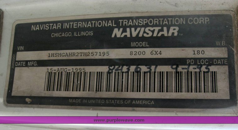 image for item 6788 1996 International 8200 semi truck