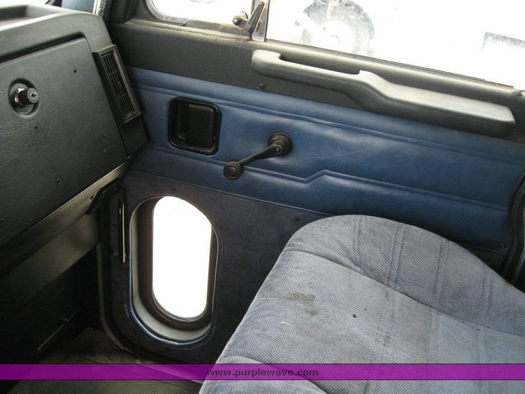 image for item 6789 1998 Peterbilt 377 semi truck