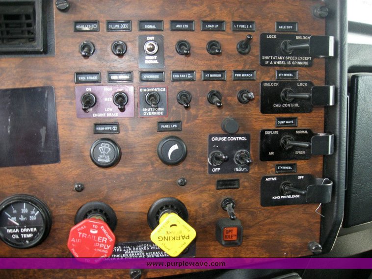 image for item 6789 1998 Peterbilt 377 semi truck