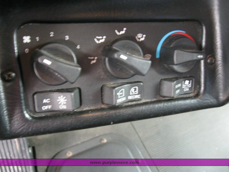 image for item 6789 1998 Peterbilt 377 semi truck