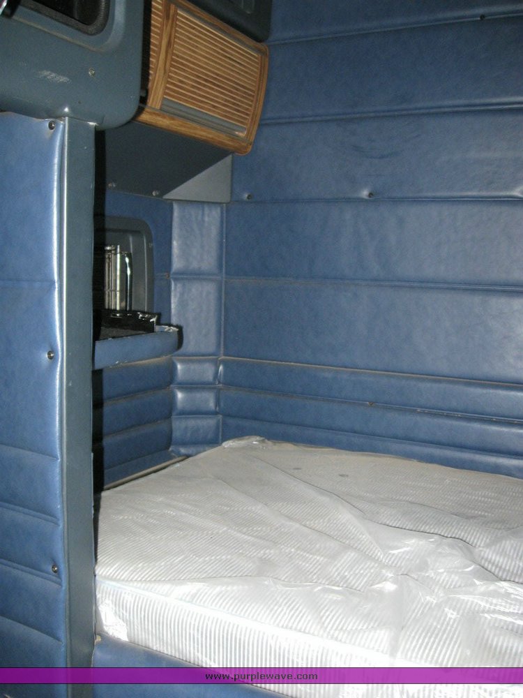 image for item 6789 1998 Peterbilt 377 semi truck