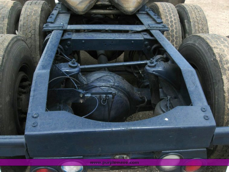 image for item 6789 1998 Peterbilt 377 semi truck