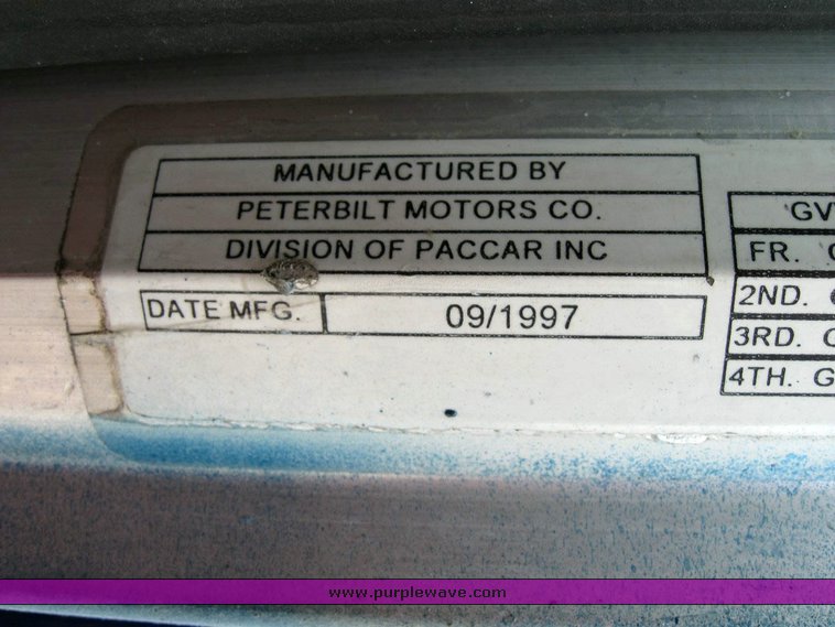 image for item 6789 1998 Peterbilt 377 semi truck