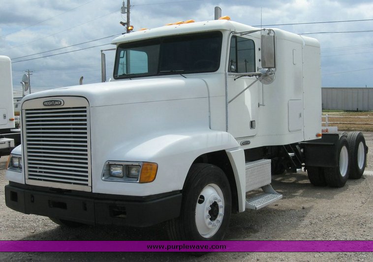 image for item 6790 2001 Freightliner FDL 120 semi truck