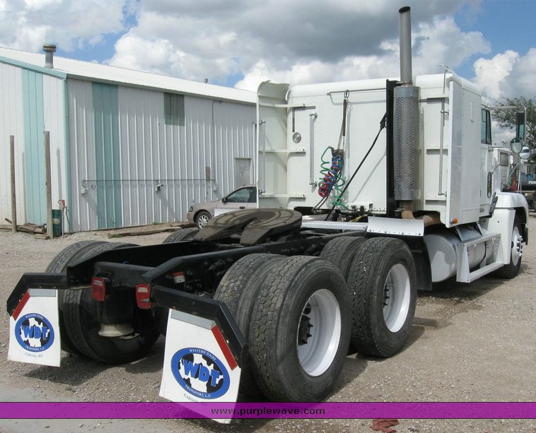 image for item 6790 2001 Freightliner FDL 120 semi truck