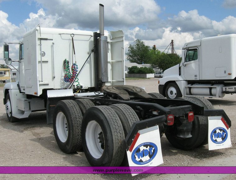 image for item 6790 2001 Freightliner FDL 120 semi truck