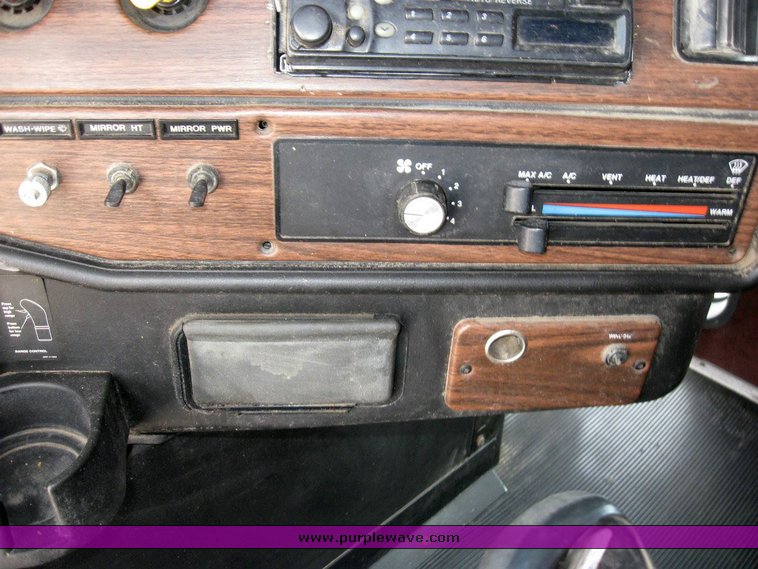 image for item 6790 2001 Freightliner FDL 120 semi truck