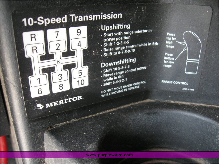 image for item 6790 2001 Freightliner FDL 120 semi truck