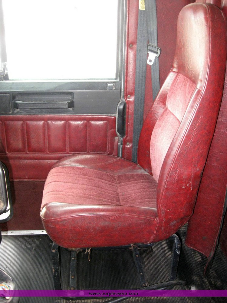 image for item 6790 2001 Freightliner FDL 120 semi truck