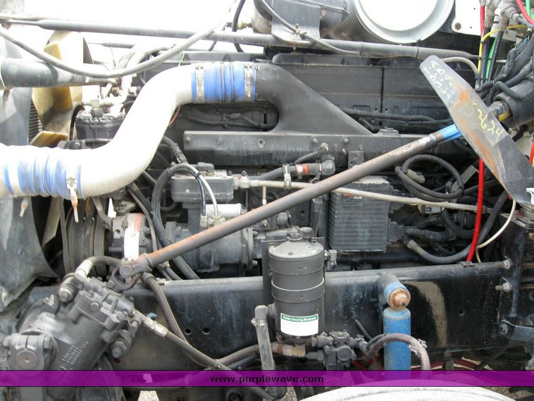 image for item 6790 2001 Freightliner FDL 120 semi truck