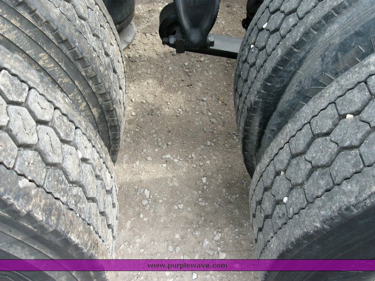 image for item 6790 2001 Freightliner FDL 120 semi truck