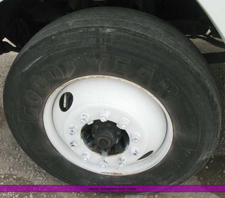 image for item 6790 2001 Freightliner FDL 120 semi truck