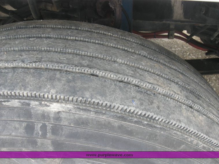 image for item 6790 2001 Freightliner FDL 120 semi truck