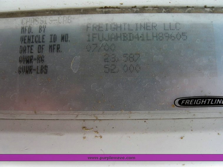 image for item 6790 2001 Freightliner FDL 120 semi truck