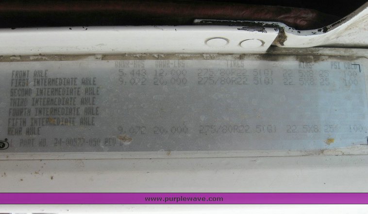 image for item 6790 2001 Freightliner FDL 120 semi truck