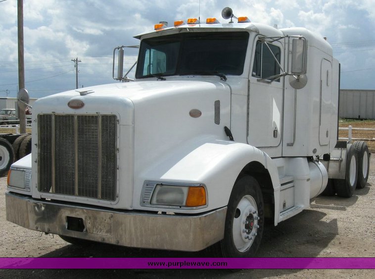 image for item 6791 2000 Peterbilt 377 semi truck