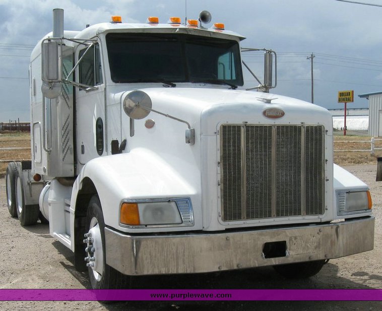 image for item 6791 2000 Peterbilt 377 semi truck