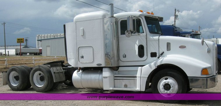 image for item 6791 2000 Peterbilt 377 semi truck