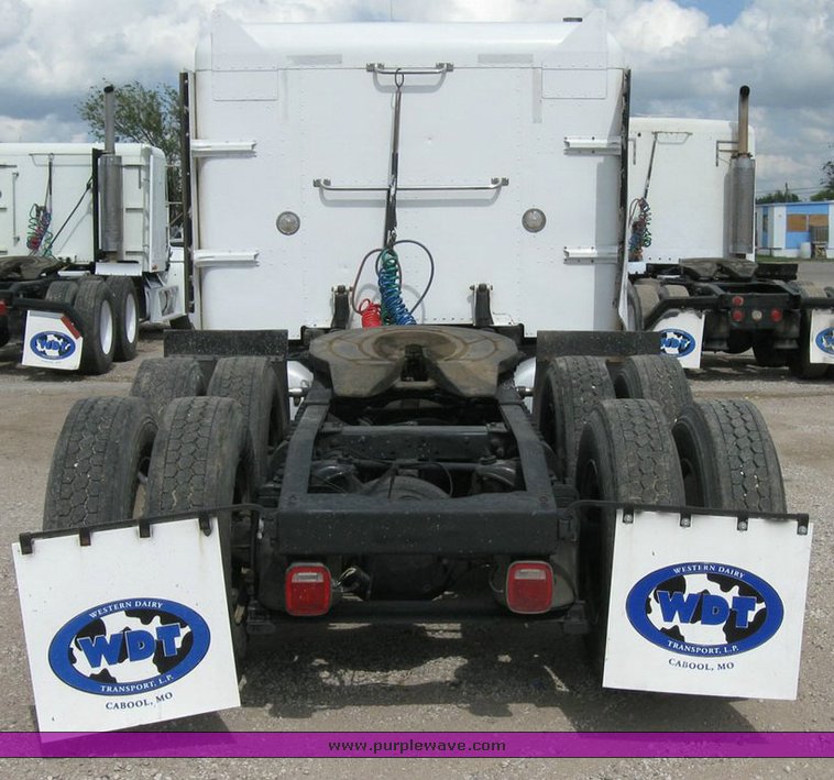 image for item 6791 2000 Peterbilt 377 semi truck