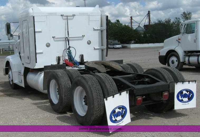 image for item 6791 2000 Peterbilt 377 semi truck