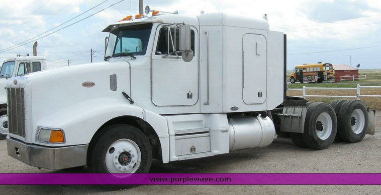 image for item 6791 2000 Peterbilt 377 semi truck