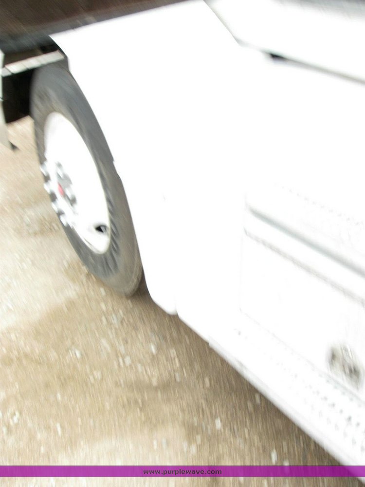 image for item 6791 2000 Peterbilt 377 semi truck