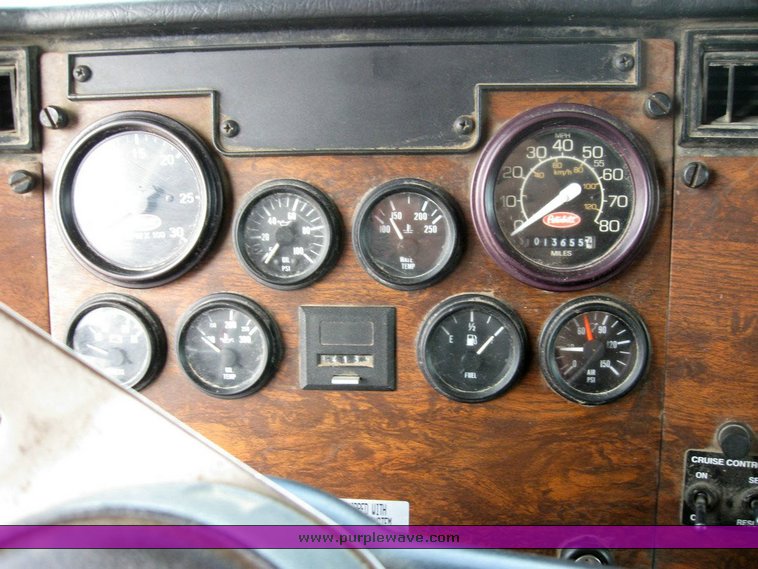 image for item 6791 2000 Peterbilt 377 semi truck