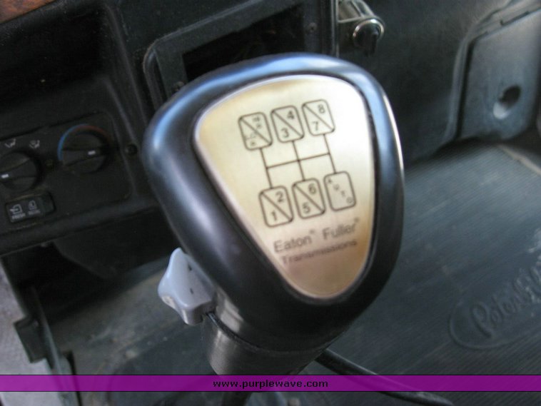 image for item 6791 2000 Peterbilt 377 semi truck