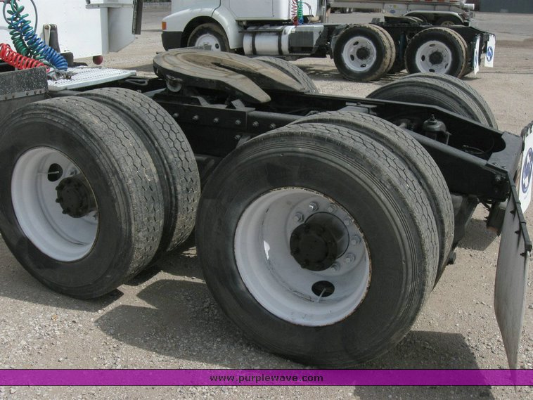 image for item 6791 2000 Peterbilt 377 semi truck