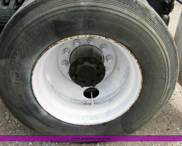 image for item 6791 2000 Peterbilt 377 semi truck