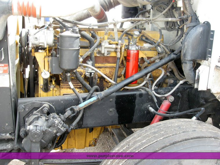 image for item 6791 2000 Peterbilt 377 semi truck