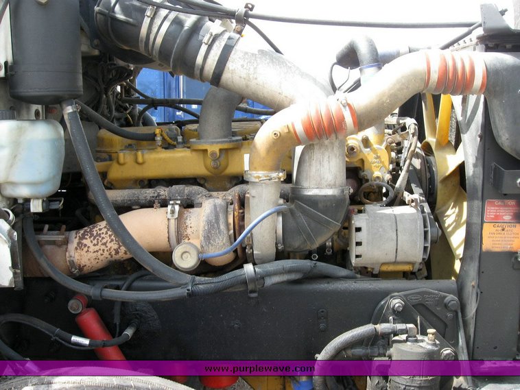 image for item 6791 2000 Peterbilt 377 semi truck