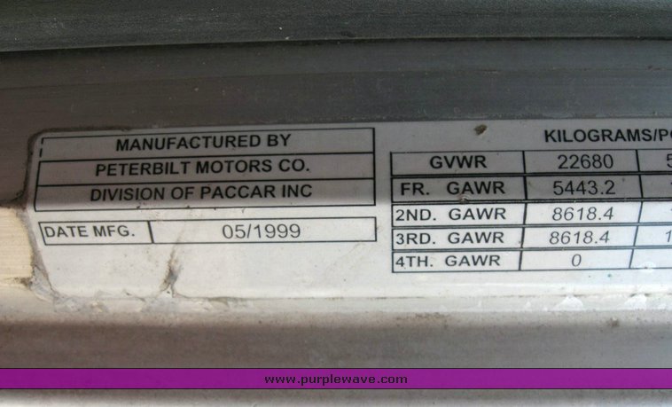 image for item 6791 2000 Peterbilt 377 semi truck